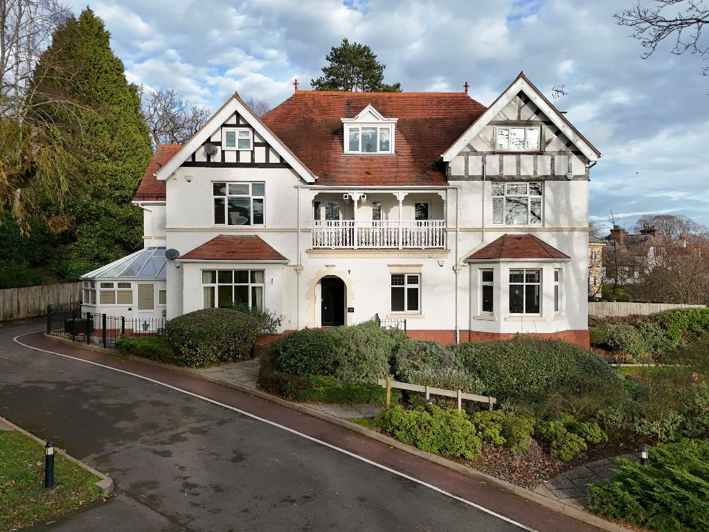 Peachfield Road, Malvern, Worcestershire, WR14 4AQ