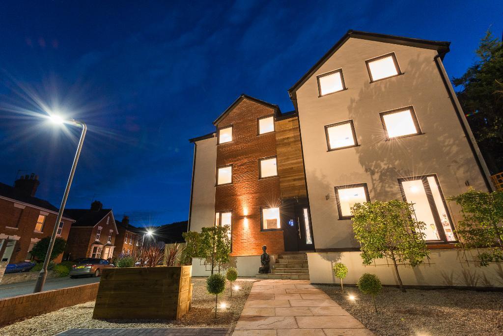 27 Christ Church Road, Malvern, Worcestershire, WR14 3BQ